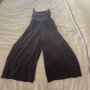 forever 21 girls jumpsuit/romper. includes adjustable straps.